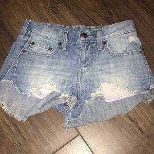 LEVI’S mid waisted jean shorts